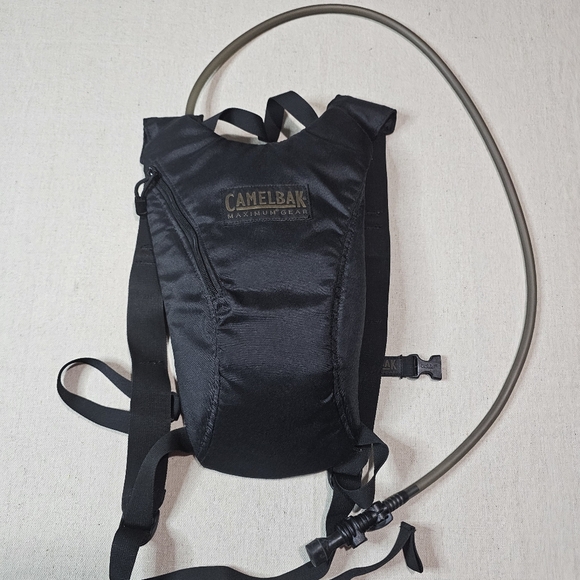 Camelbak Sabre Hydration System Carrier Pack 70 Oz/2 L Bladder, HydroLink System - Picture 2 of 7